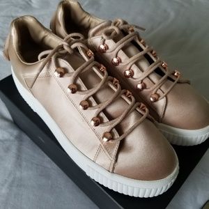 Kendall & Kylie Pink Platform sneaker, Size 10M